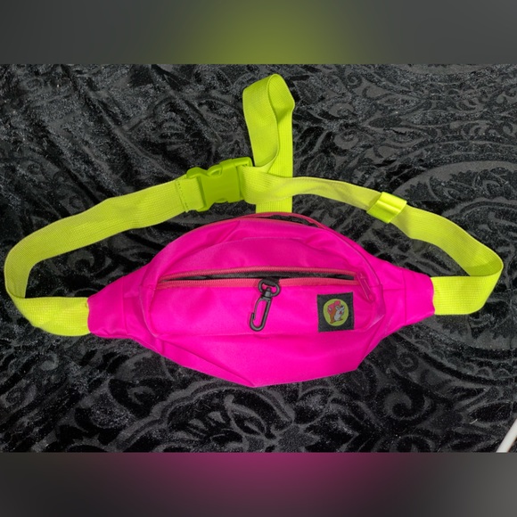 Buc-ees Fanny pack - Picture 5 of 5